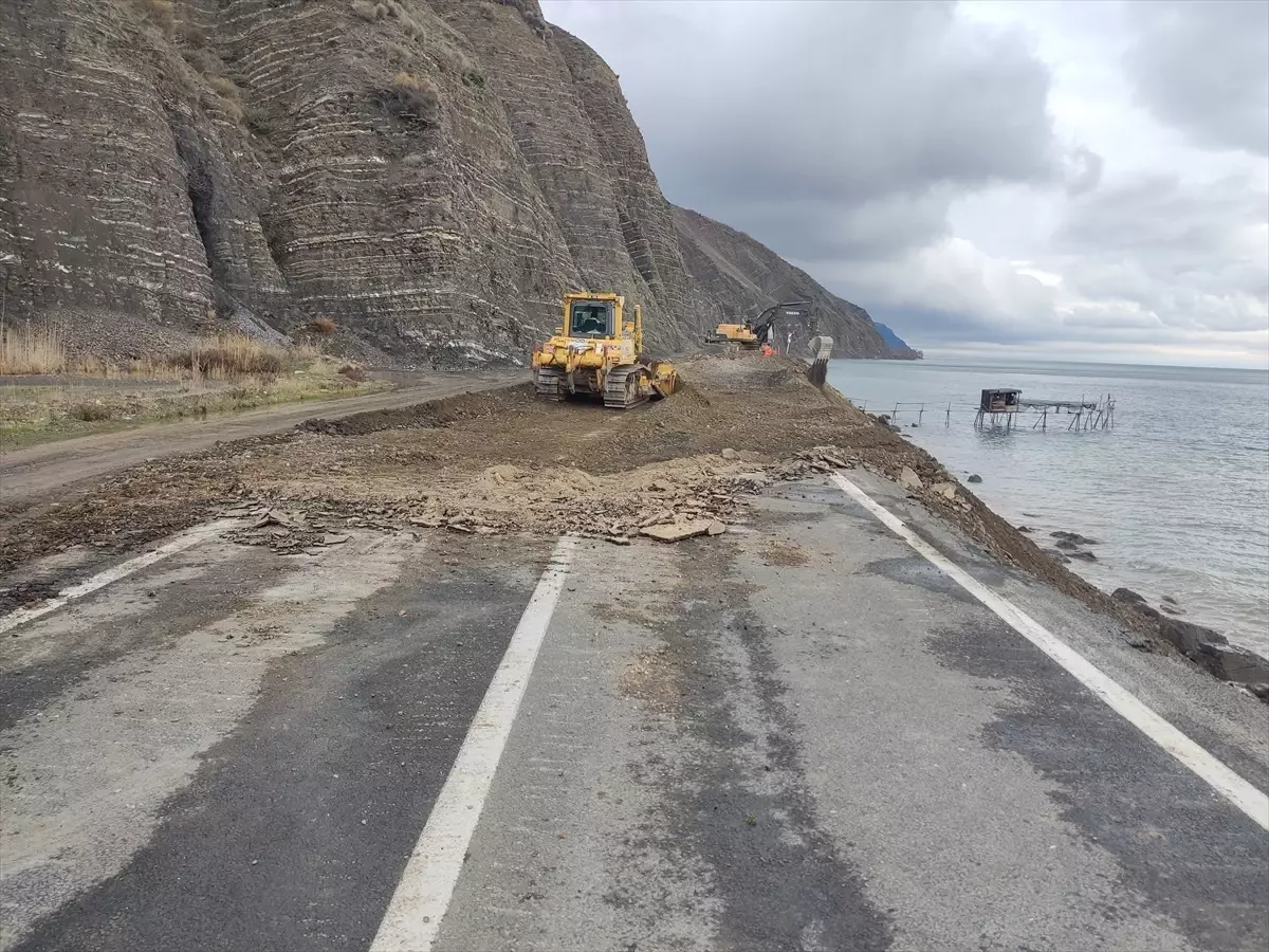 Şarköy heyelanından etkilenen yol