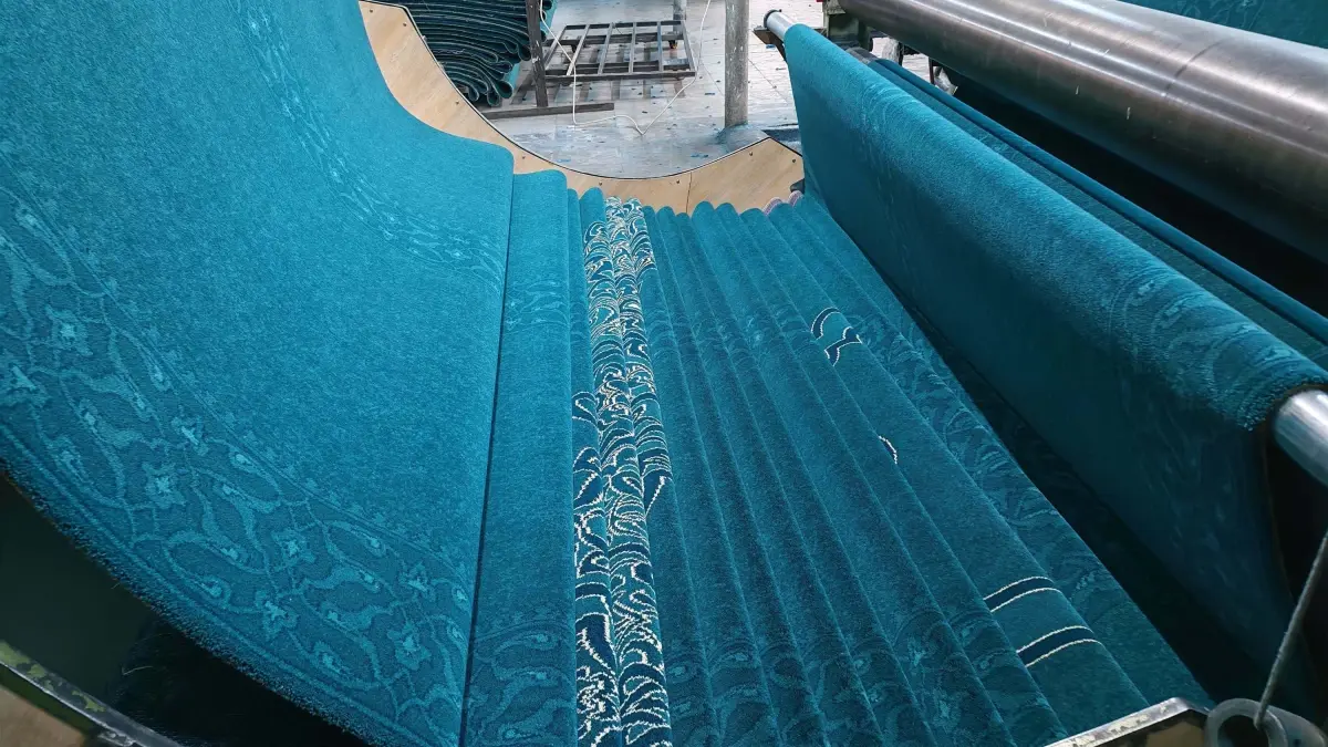 Tokyo Camisi'ne yeni halılar