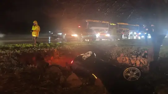 Antalya Kepez'te Çukura Düşen Otomobilde 3 Yaralı