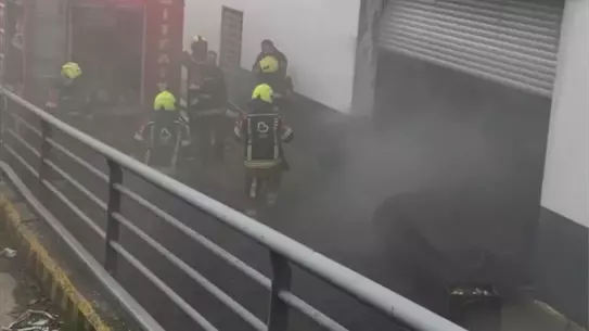 Karesi Alışveriş Merkezi'nde Bodrum Katında Çıkan Yangın Kontrol Altına Alındı