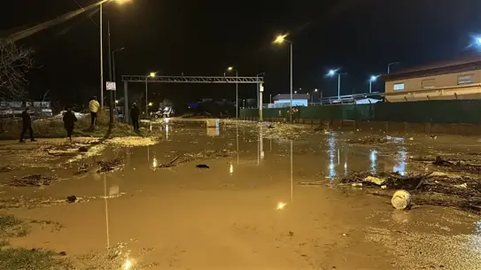 Çanakkale Kepez’te Şiddetli Sağanak Sonrası Kepez Çayı Taştı