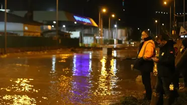 Kepez Çayı Sel Basarken Çanakkale Sahilinde Trafik Durduruldu