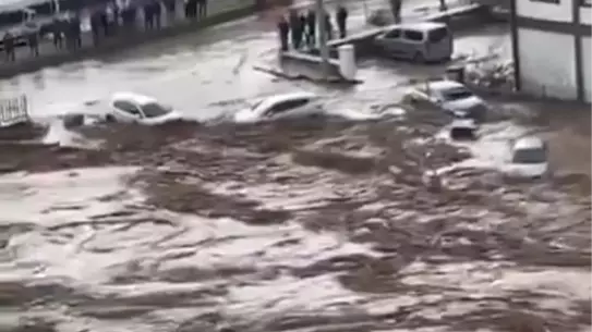 Yağmur sonrası su birikintileri