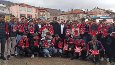 Törende gençlerin fotoğrafı