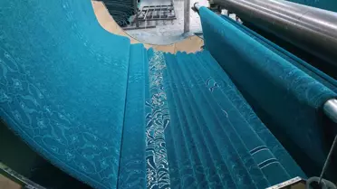 Tokyo Camisi'nde 800 Metrekarelik Yeni Halılar Ramazan Öncesi Yerini Alıyor