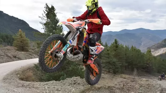 Gümüşhane'de Enduro Cross Tutkunları Yeni Kulübüyle Pistleri Dolduruyor