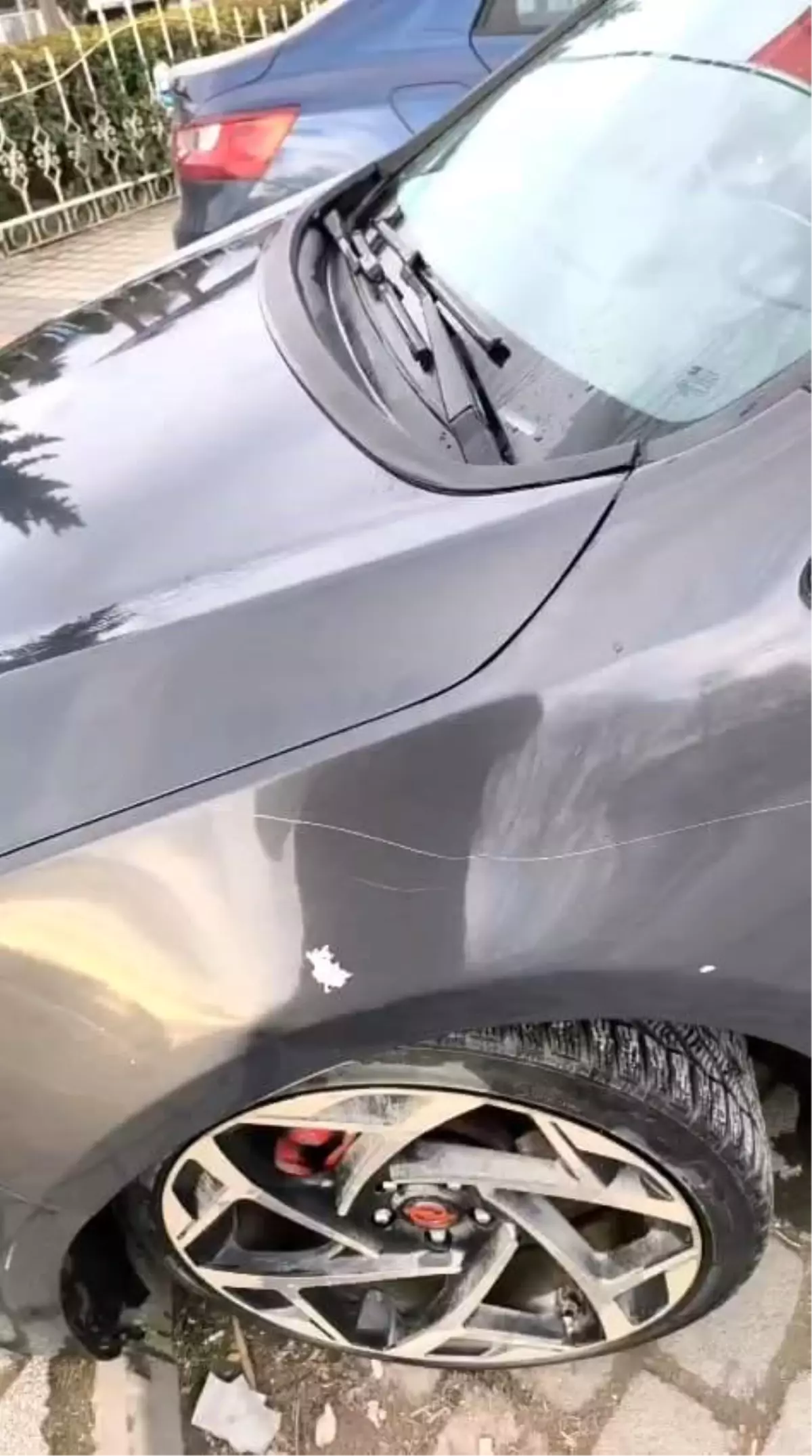 İnegöl'de Gece Araç Saldırısı: Güvenlik Kameraları Olayı Kayıt Altına Aldı