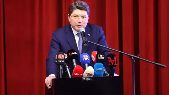 Adalet Bakanı Yılmaz Tunç'tan Sivas'ta Çocukları İnternetten Koruma Çağrısı