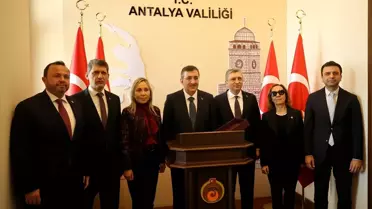 Yılmaz, Aksu’da Zor Gün Geçiren Çiftçilere Moral Verdi