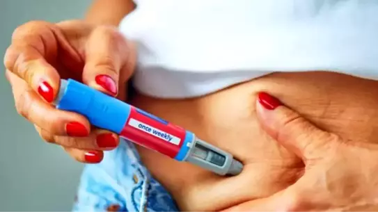 İngiltere’de Zayıflama İğnelerinin Safra Kesesi Ameliyatı Artışına Etkisi Araştırılıyor