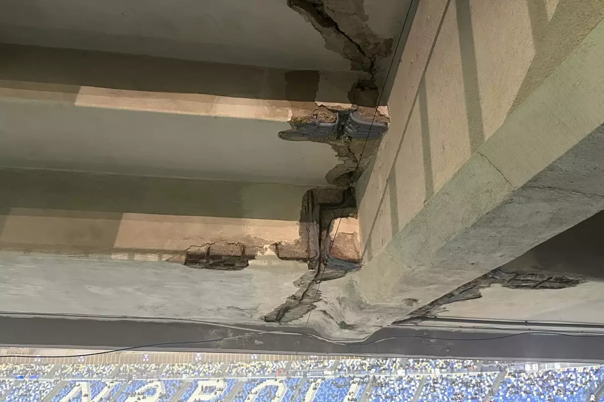 Stadio Diego Armando Maradona tribünlerinde gözlemlenen çatlaklar