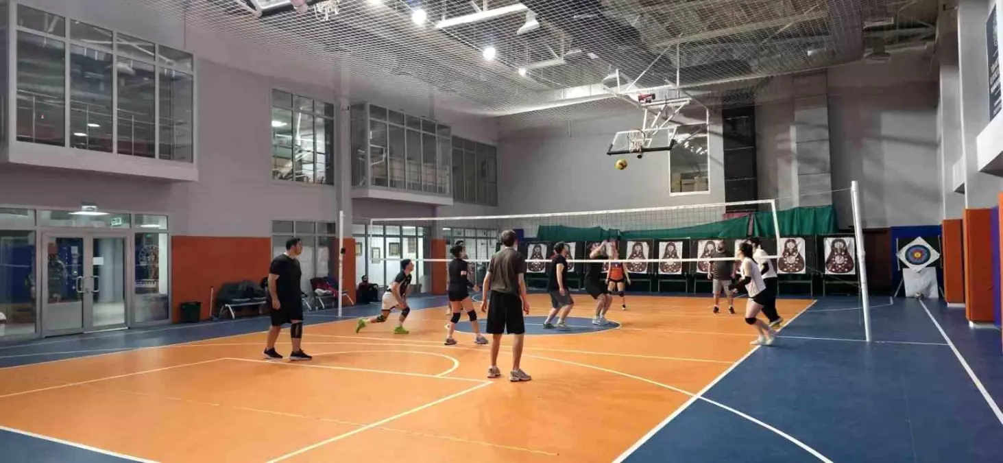 Gençlik Kış Kulübü’nden Voleybol Şöleni: Gençler Sahada Buluştu