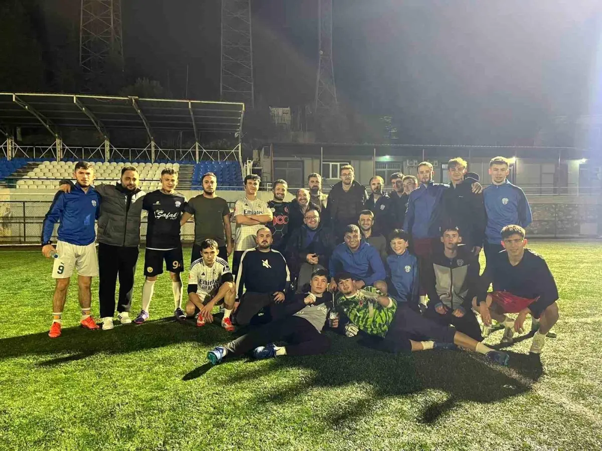 Gördes Engelliler Derneği Altıntaş Spor Sahasında Dayanışma Gösterdi