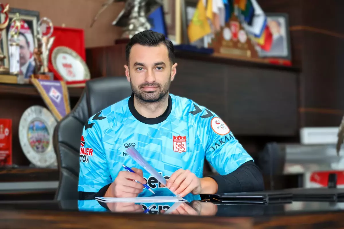 Sivasspor, Kaleci Gökhan Akkan'ı Sezon Sonuna Kadar Kadrosuna Katıyor