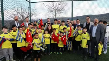 Yunusemre Belediye Başkanı Semih Balaban, Fenerbahçeli Çocuklarla Futbol Keyfi Yaşadı