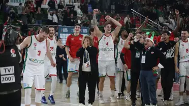 Karşıyaka, Fenerbahçe'yi Evinde Bekliyor: Şampiyonluk Yarışı Kızışıyor