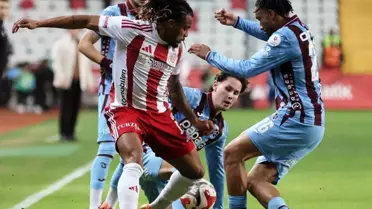 Antalyaspor, Van de Streek'in Golüyle Trabzonspor'u 1-0 Yenerek İlk Yarıda Öne Çıktı