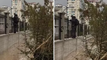 Adana’da Sel Suları Sokakları Yuttu: Bir Vatandaş Hastane Duvarına Tırmandı