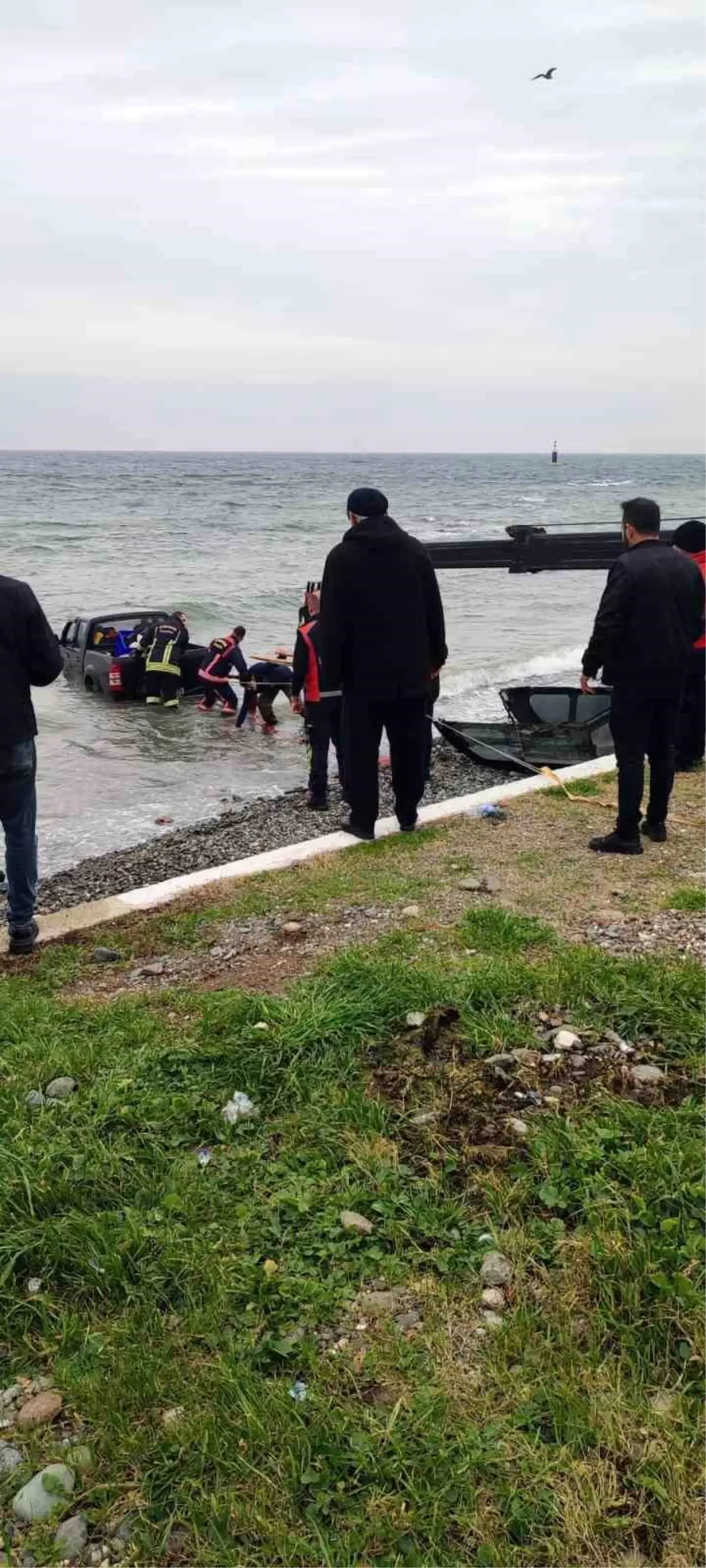 Yalova Çınarcık’ta denize uçan pikap