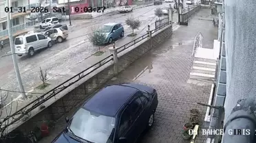 Manisa Kula’da U Dönüşü Kazası: 2 Sürücü Yaralı