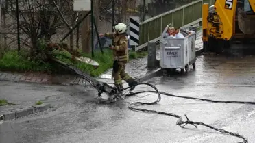 Kartal’da Hafriyat Kamyonu Elektrik Tellerine Çarptı, Yaralanma Yok