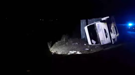 Mudurnu’da Kamyon Şarampole Devrildi, Bir Kişi Yaralandı