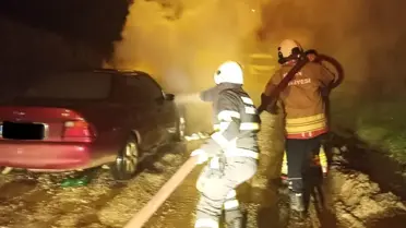 Yangın sonrası otomobilin motor bölgesi