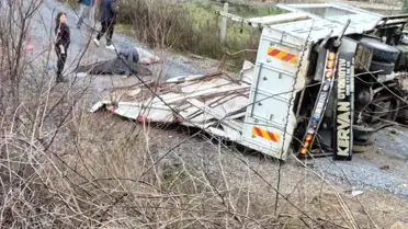 Kuşadası'nda Kamyon Tali Yola Uçarak Kazaya Neden Oldu, 1 Ölü ve 1 Ağır Yaralı