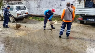 Efeler Belediyesi Yoğun Yağış Sonrası Temizlik Operasyonuna Hızlı Başladı
