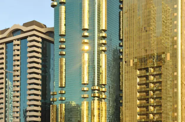 Altın kaplamalı cadde yürüyüşü