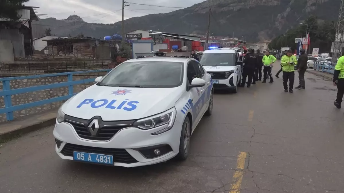 Amasya’da Ehliyetsiz Motosiklet Sürücüsü Polis Memuruna Çarptı
