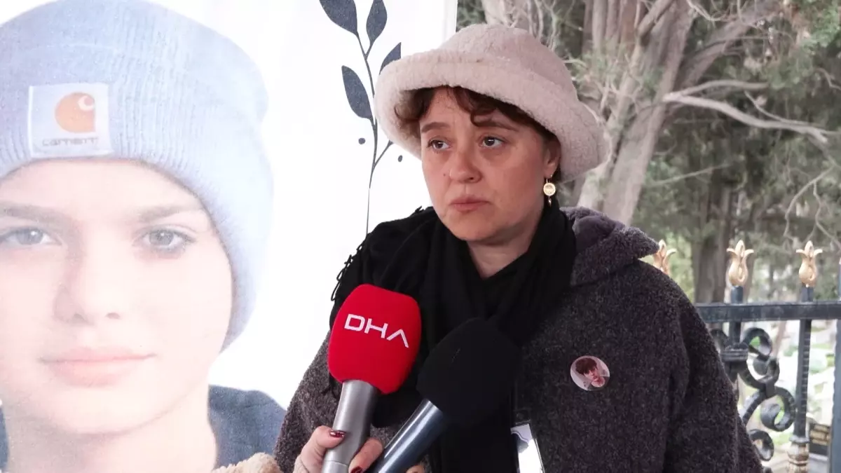 Kadıköy'de Cinayet Kurbanı Matia Ahmet Minguzzi'nin Mezarı Başında Duygusal Anma Töreni