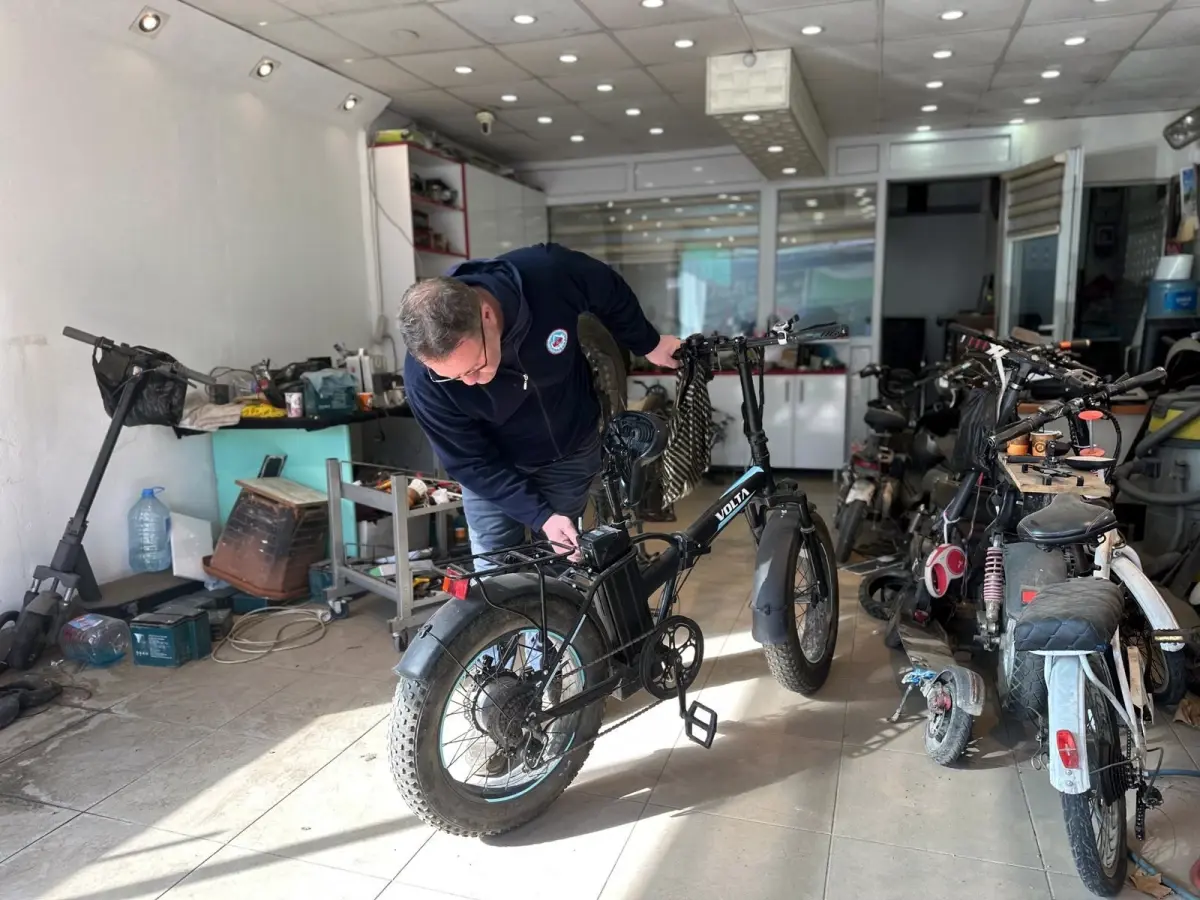 Yusuf Dobranyalı yeni atölyesinde