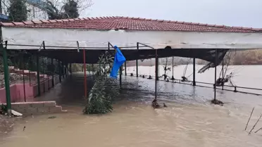 Antalya’da Şiddetli Yağışlar Köprüçayı Irmağını Taşırarak Sel Felaketine Yol Açtı