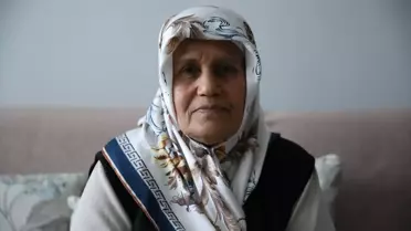 Deprem Felaketinde Kaybolan Çocukların Torunlarına Sevgi Dolu Bakış