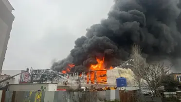 Ataşehir'de Oto Parça Dükkanında Çıkan Yangın Kontrol Altına Alındı