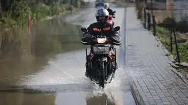 İncirliova’da Şiddetli Sağanakta Yol ve Tarım Arazileri Zarar Görüyor