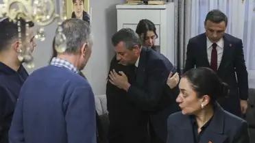 CHP Lideri Özgür Özel, Atlas Çağlayan’ın Ailesine Taziye Ziyareti Gerçekleştirdi