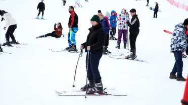 Ilgaz Dağı'nda Kayak Tutkunları Yarıyıl Tatilinde Buz Gibi Keyif Yaşadı