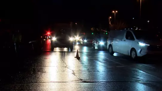 Maltepe'de Seyir Halindeki Otomobil Alev Aldı: Can Kaybı Olmadı