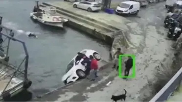 Sarıyer sahilinde otomobil denize düştü, balıkçı tekneleri müdahale etti