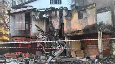 Sivas'ta Boş Bina Çöküşü: 2 Katlı Metrek Bina Kısmen Yıkıldı