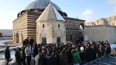 Van’da Kış Kampı: Üniversite Öğrencileri Şehrin Güzelliklerine Hayran Kaldı