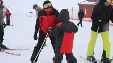 Tokat'ta Jandarma Şehit ve Gazi Çocuklarına Kayak Eğitimi Düzenledi