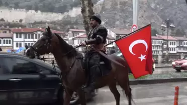 Sümmani Yılmaz, At Üzerinde Türk Bayrağıyla Amasya’ya Yolculuk Başlattı