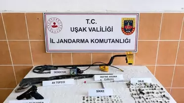 Uşak’ın Ulubey Köyünde Tarihi Eser Operasyonu: 48 Sikke ve 75 Nesne Ele Geçirildi