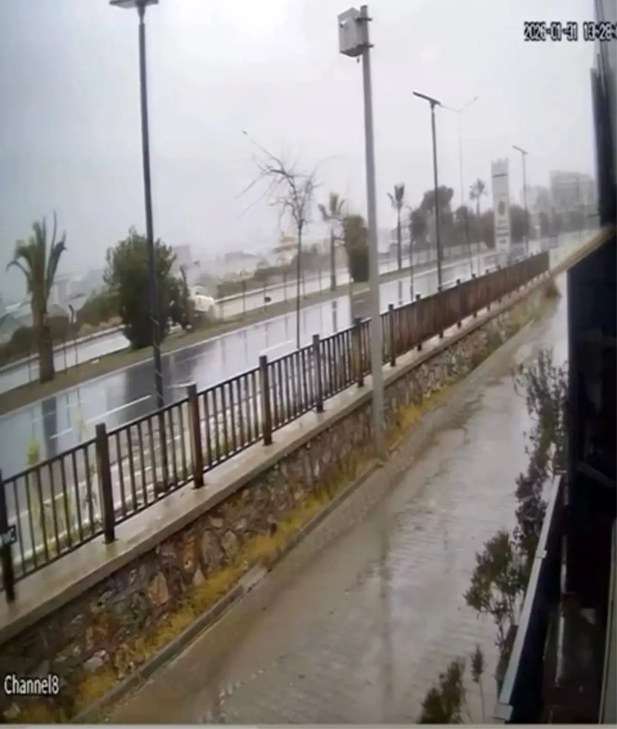 Alanya’da Kaygan Yolda Kontrol Kaybı: Araç Takla Atarak Yaralı Çıktı