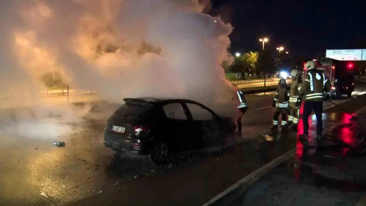 Maltepe'de alev alan araç