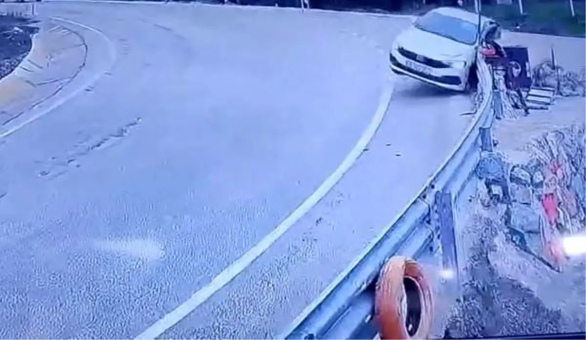 Uludağ Yolunda Araç Kontrolden Çıktı, Bariyerlere Çarptı