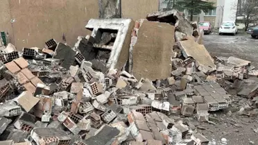 Edirne’de Şiddetli Yağış Sonrası Bacanın Çökmesi Park Halindeki Aracı Zararlandırdı